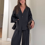 Tweedelig damespak: Elegante top met V-hals & broek met wijde pijpen