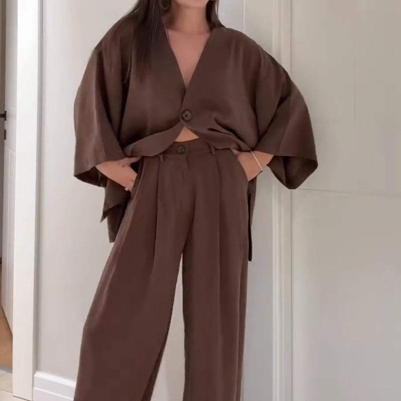 Tweedelig damespak: Elegante top met V-hals & broek met wijde pijpen